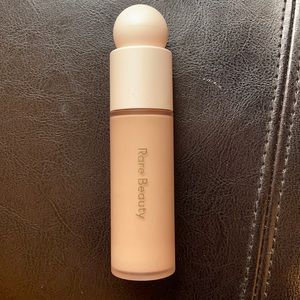 Rare Beauty foundation 140C